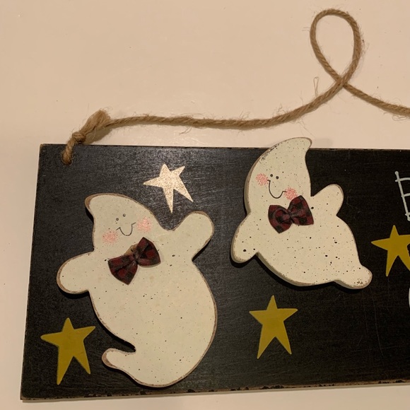 NWT HALLOWEEN GHOST HANGING SIGN. - Picture 9 of 9